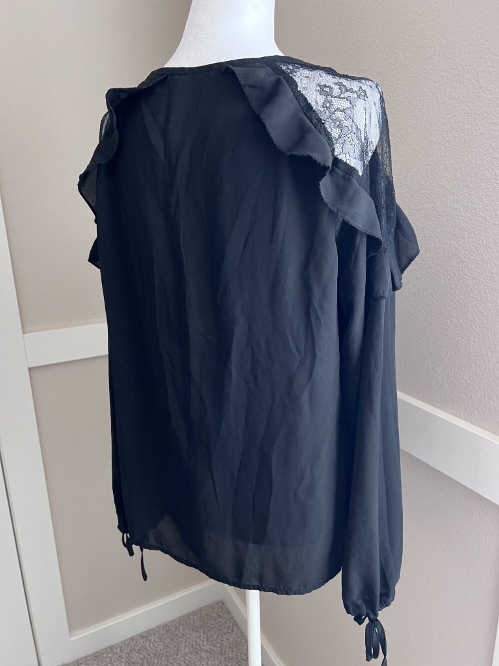 Blooming Jelly Black Chiffon Lace Accent Ruffle Blouse - Size Medium - Picture 9 of 10